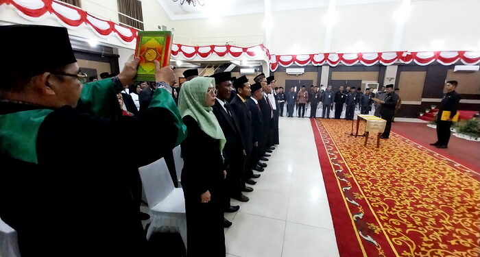 Bupati Karimun, Aunur Rafiq melantik sebanyak 36 kepala sekolah