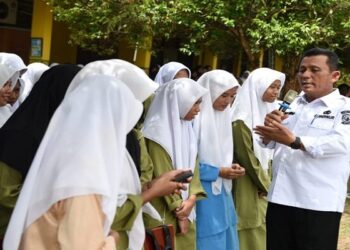 Ansar Ajak Siswa SMAN 1 Lingga Berani Bermimpi Besar