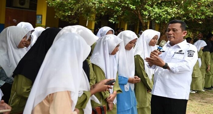 Ansar Ajak Siswa SMAN 1 Lingga Berani Bermimpi Besar