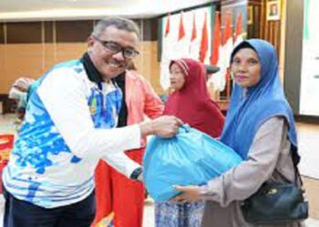 Bantu Pemko Atasi Stunting, Baznas Beri Bantuan ke Warga yang Membutuhkan