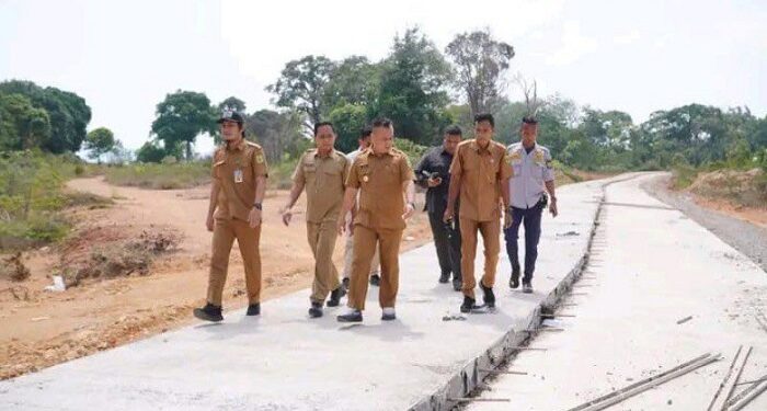 Tinjau Proyek Pembangunan Pelabuhan Roro, Bupati Nizar Berharap Selesai Sesuai Target