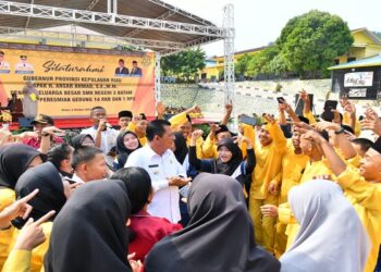Gubernur Kepri Resmikan 14 Ruang Kelas Baru di SMKN 3 Batam