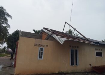 Satu Rumah Warga Porak Poranda Dihantam Angin Puting Beliung