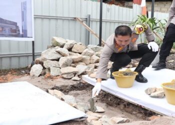 Kapolres Karimun Meletakkan Batu Pertama Pembangunan Masjid Al Muharram