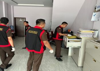 Kejari Bintan Geledah Kantor Notaris di Bintan