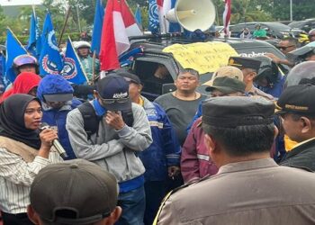 Rapat dengan PT KG, Mantan Karyawan PT KG Kecewa Sikap Bupati Karimun