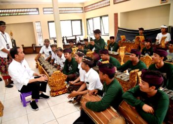 Presiden Joko Widodo Meninjau Proses Pembelajaran di SMKN 3 Sukawati