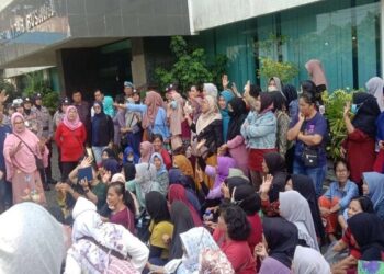 Tuntut Hak Gaji, Ratusan Karyawan PT. Swakarya Indah Busana Gelar Demo