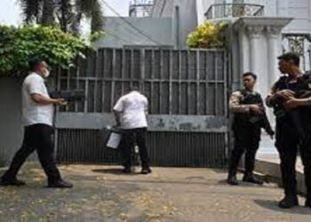 Rumah Firli di Kertanegara Digeledah, Petugas Masuk Bawa Koper & Printer