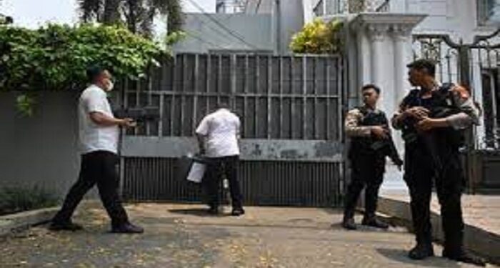 Rumah Firli di Kertanegara Digeledah, Petugas Masuk Bawa Koper & Printer