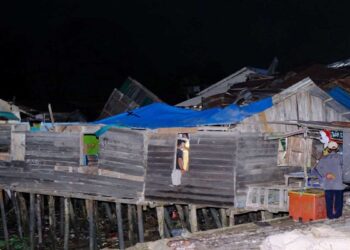 Cuaca Ektrim, Rumah di Karimun Diterjang Angin Puting Beliung