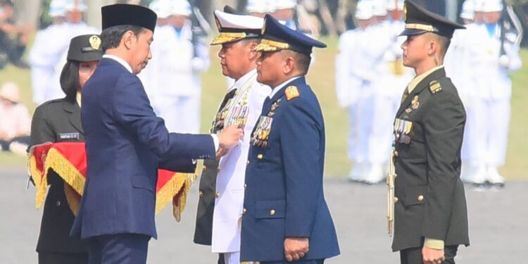Presiden Jokowi Anugerahkan Tanda Kehormatan Bagi Prajurit TNI