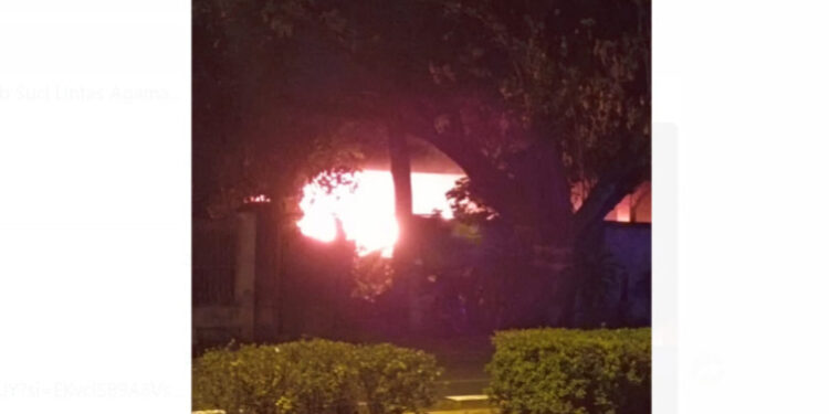Bangunan Ruko Belum Siap Terbakar Depan SPBU Karimun