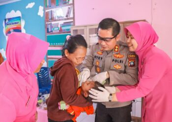 Peduli Kesehatan, Kapolres Karimun Bersama Bhayangkari Beri Vitamin A