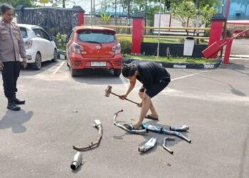 Polisi Musnahkan Knalpot Racing