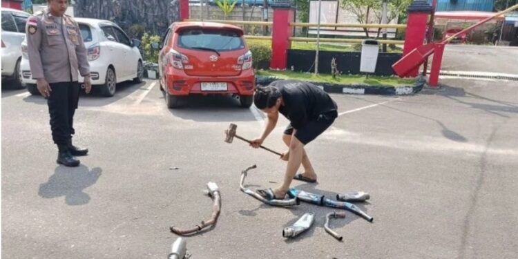 Polisi Musnahkan Knalpot Racing