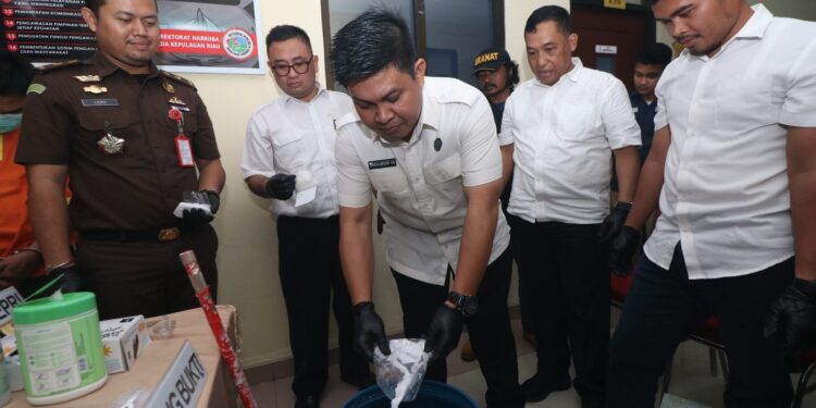 Polda Kepri Kembali Musnahkan Sabu Seberat 323,43 Gram
