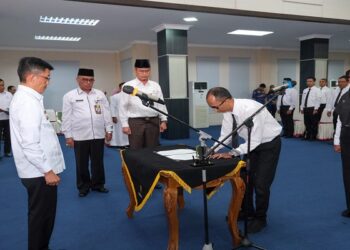 PJ Walikota Lantik 31 P3K Tenaga Guru Fungsional Dan Tenaga Farmasi