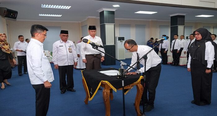 PJ Walikota Lantik 31 P3K Tenaga Guru Fungsional Dan Tenaga Farmasi