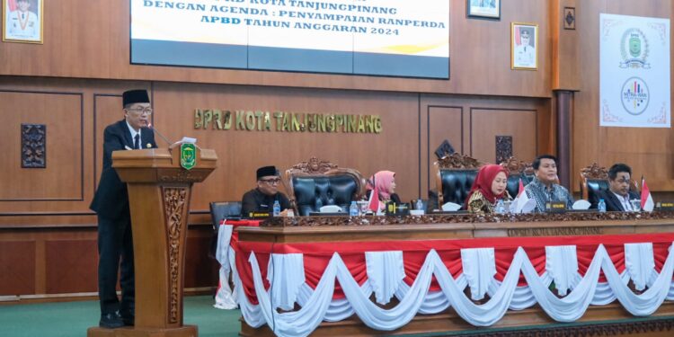 Pj Wako Hasan Sampaikan Ranperda dan Nota Keuangan APBD 2024 Sebesar Rp 986 Miliar