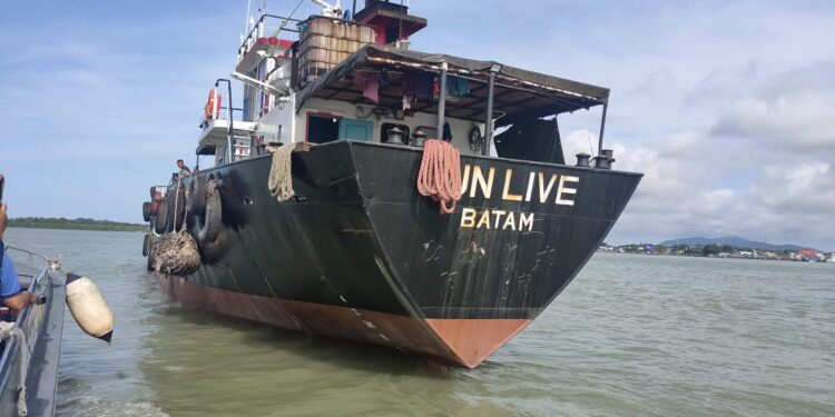 Kanwil Bea Cukai Kepri Gagalkan Penyelundupan Tanker Pengangkut BBM