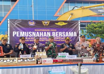 Bea Cukai Karimun Musnahkan Jutaan Batang Rokok dan Ribuan Miras