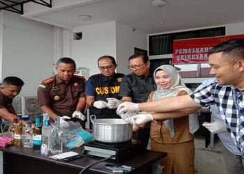 Akhir Tahun, Kejari Bintan Musnahkan 6006 Mikol dan 73 Gram Sabu
