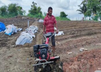 Tingkatkan Hasil Panen, PT Timah Beri Bantuan Hand Tractor Kelompok Tani Bukit Naga