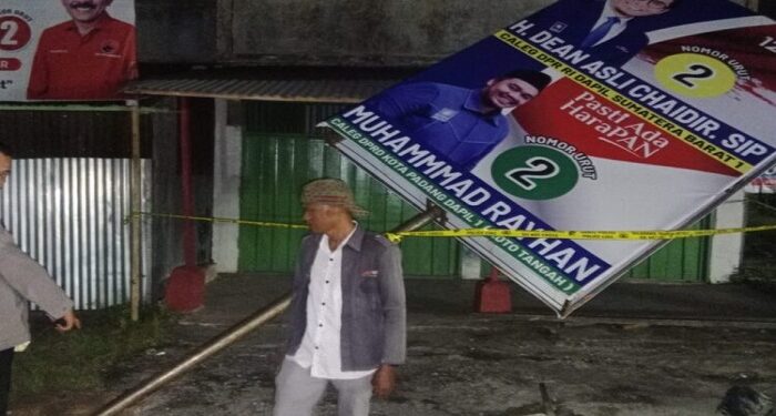 Pekerja Tewas Kesetrum saat Pasang Baliho Caleg di Padang