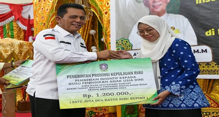 Pemprov Kepri Salurkan Rp 6,145 Milyar Dana Insentif Guru Se Kepri