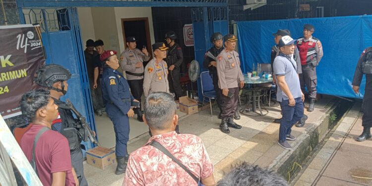 Polres Karimun Kawal Distribusi Dan Jaga Ketat Gudang Logistik Pemilu KPU Karimun