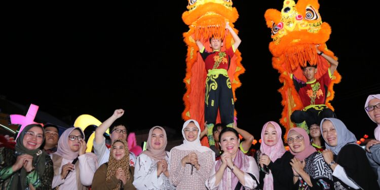 Istri Menhub RI Kunjungi Bazar Imlek di Tanjungpinang