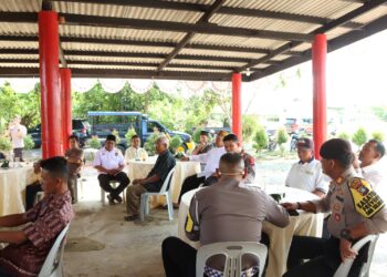 Bersama Masyarakat Teluk Bintan, Kapolres Riky Pimpin Jumat Curhat