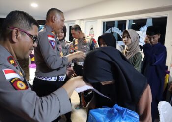 Polisi Buka Dapur Umum Hingga Buka Bersama Anak Yatim Piatu di Uban