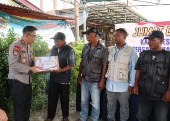 Jumat Curhat di Bintan Timur, Kapolres Sekaligus Salurkan Sembako