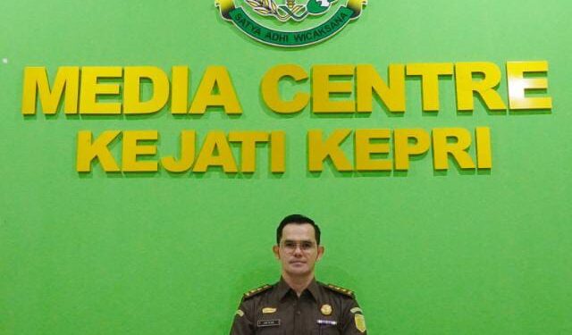 Kejati Kepri Sita Uang Ratusan Juta dari Mobil Tersangka Korupsi