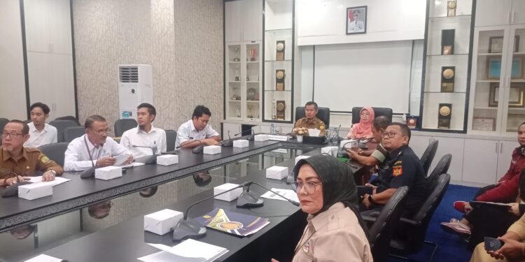 Sekdako minta Disdagin Terus Pantau Harga Pasar