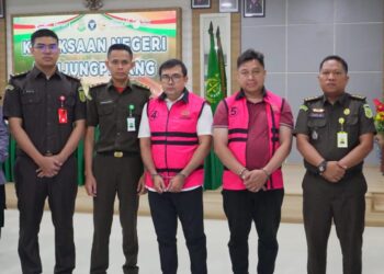 Kejari Tanjungpinang Kirim Dua Tersangka Korupsi Gedung Umrah ke Rutan