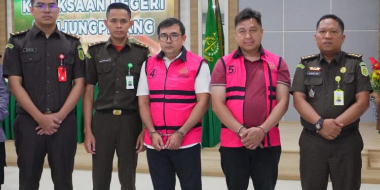 Kejari Tanjungpinang Kirim Dua Tersangka Korupsi Gedung Umrah ke Rutan