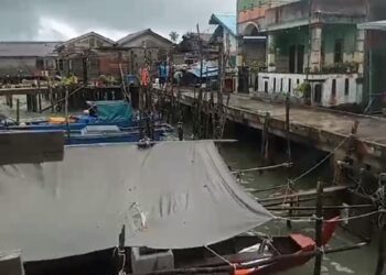 Rumah warga Desa Teluk Sasah Dihantam Angin Puting Beliung