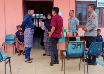 Kadinkes Lingga Melakukan Evaluasi Kesehatan Korban Banjir secara Langsung di Posko Pengungsian