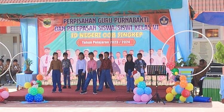 SDN 008 Singkep Gelar Perpisahan Guru Purnabakti dan Pelepasan Siswa Kelas VI 