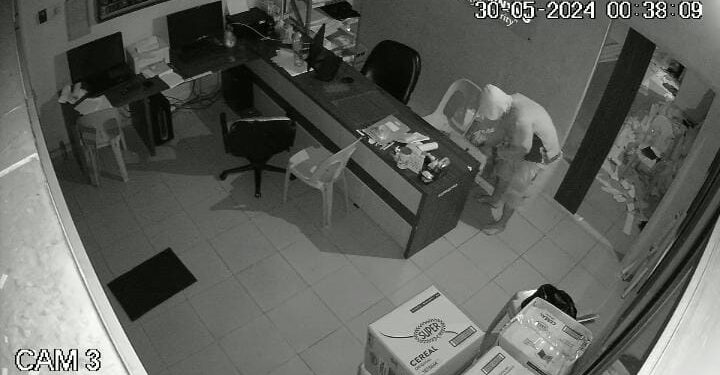 Pelaku Pencurian Terekam CCTV
