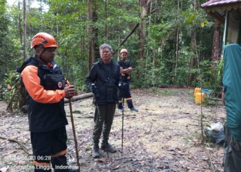 Tim BPBD Kabupaten Lingga Evakuasi WNA Malaysia yang Terjebak di Gunung Daik