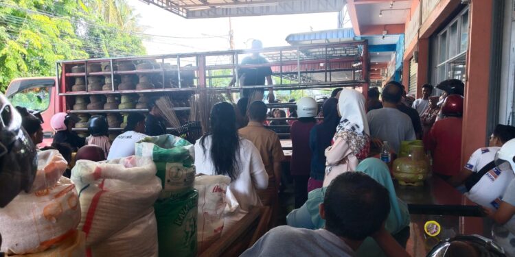 Antrian Elpiji Masih Terjadi, Warga Minta Perhatian Bupati Karimun
