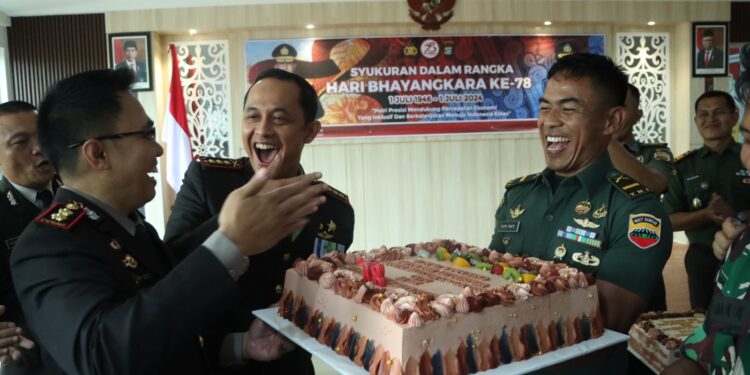 HUT Bhayangkara, Polres Bintan Banjir Kue Tart