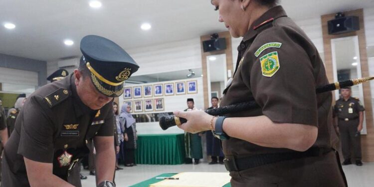Dua Pejabat Kejari Tanjungpinang Dimutasi