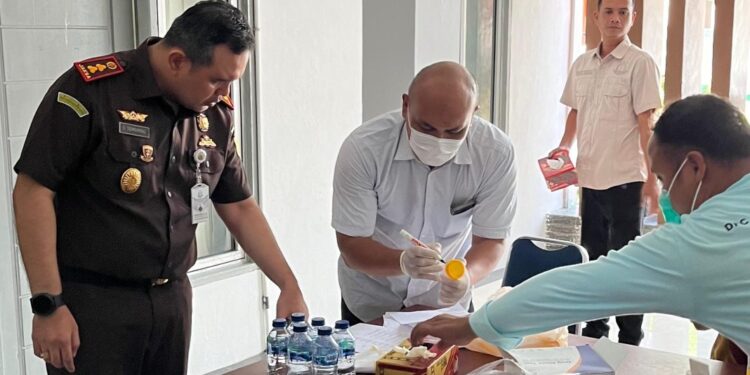 63 pegawai dan jaksa di Kejaksaan Negeri Lakukan Tes Urine
