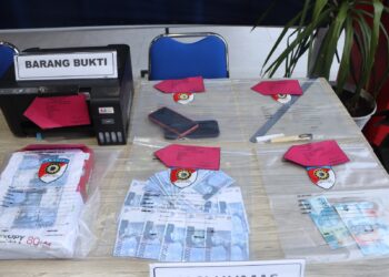 Pelaku Gunakan Uang Palsu Beli Minuman Chivas