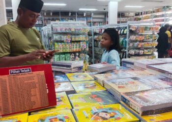 Penjualan Buku Tulis Naik, 100 Lusin Terjual Dalam Satu Hari